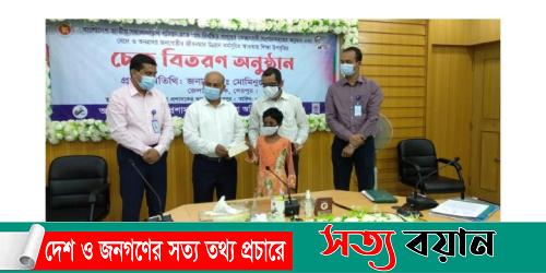 শেরপুরে শিক্ষার্থীদের মাঝে শিক্ষা উপবৃত্তির চেক বিতরণ-সত্যবয়ান