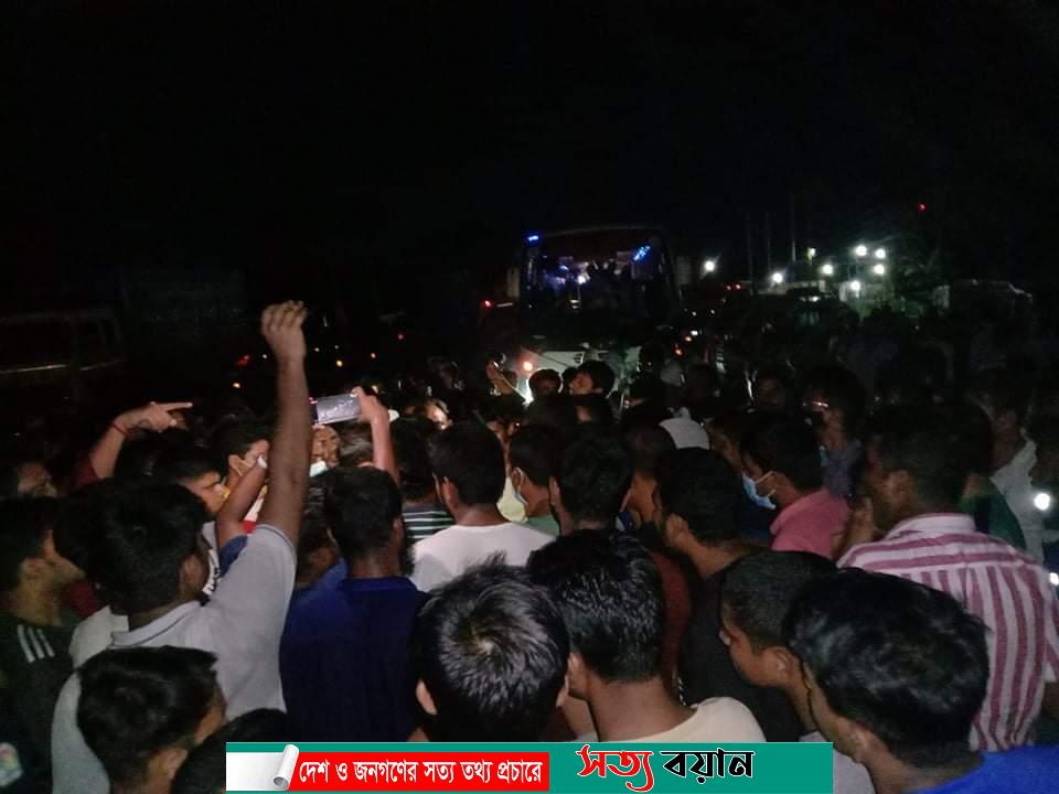 লোডশেডিংয়ের কারণে এক ঘন্টা ঢাকা-ময়মনসিংহ মহাসড়ক বন্ধ করে রাখেন বিশ্ববিদ্যালয়ের শিক্ষার্থীরা-সত্যবয়ান