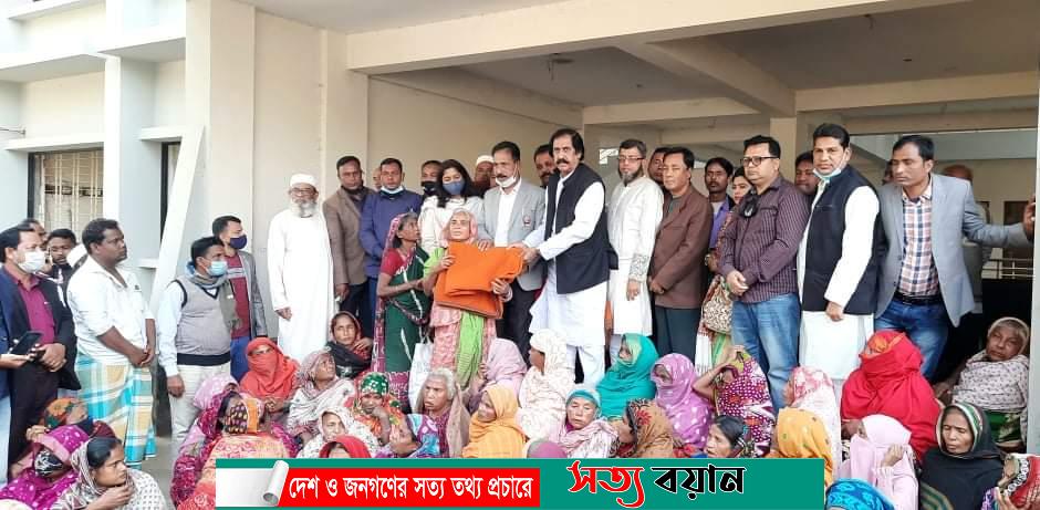 শেরপুরের হত দরিদ্র শীতার্ত মানুষের মাঝে কম্বল বিতরণ করলেন হুইপ আতিক-সত্যবয়ান