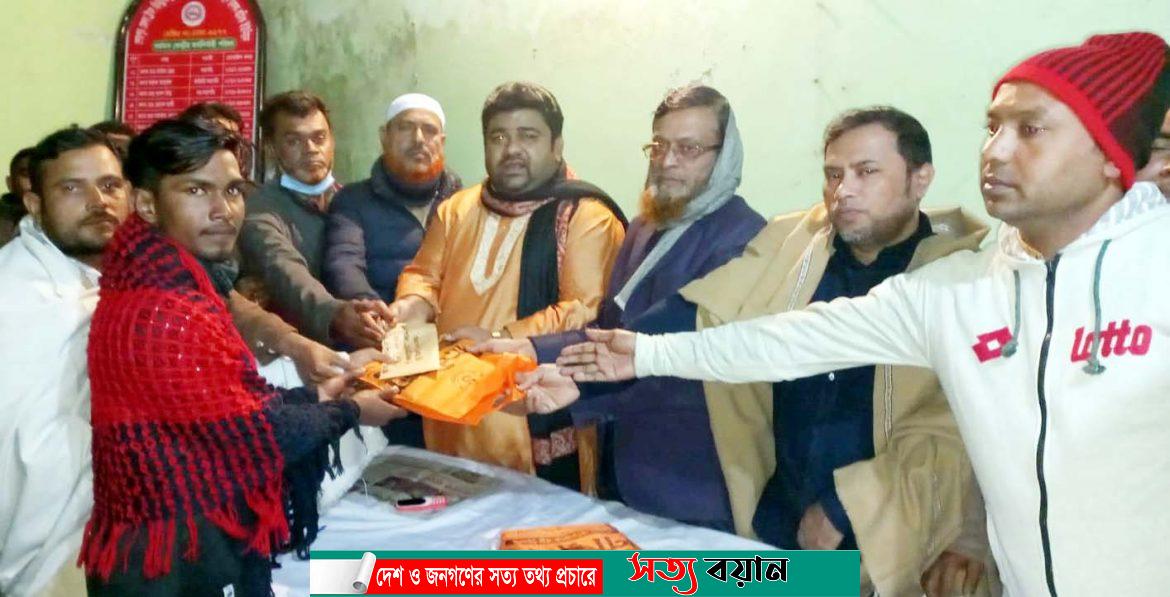 শেরপুরে ট্রাক শ্রমিক ইউনিয়নের মৃত চালক সদস্যের পরিবারের  মাঝে আর্থিক অনুদান প্রদান-সত্যবয়ান