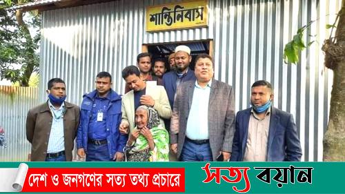 সাংবাদিকের প্রচেষ্টায় নতুন ঘর পেলো মা ও মেয়ে-সত্যবয়ান
