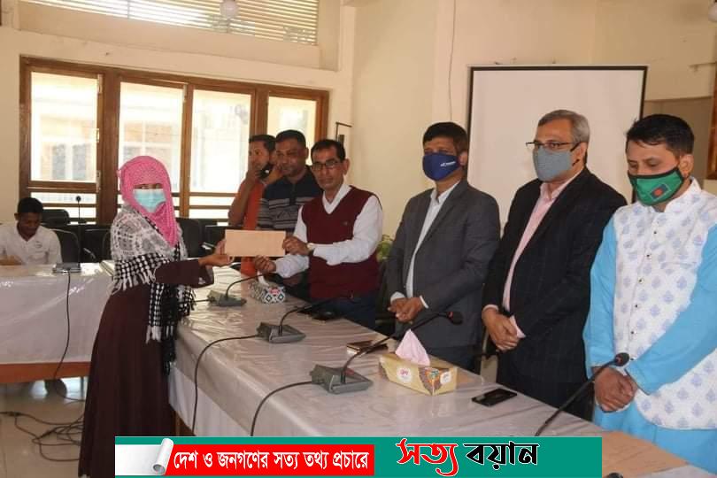 নকলায় স্বেচ্ছাসেবী সংগঠনের উদ্যোগে মেধাবৃত্তি বিতরণ-সত্যবয়ান