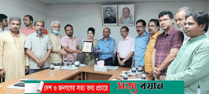 শেরপুর জেলা ক্রীড়া সংস্থার পক্ষ থেকে ডিসি মোমিনুর রশীদকে বিদায়ী সংবর্ধনা||সত্যবয়ান