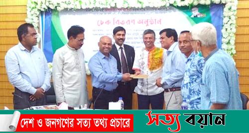 শেরপুরে অস্বচ্ছল সাংবাদিকদের মাঝে অনুদানের চেক বিতরন||সত্যবয়ান