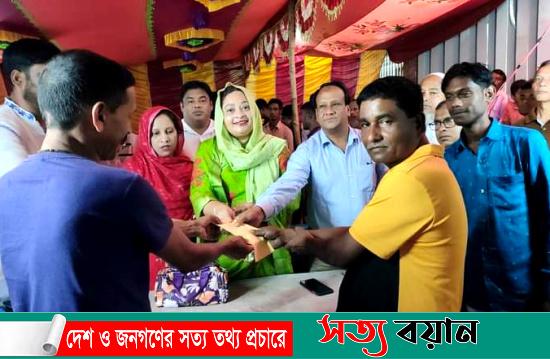 পূজা মন্ডপ পরিদর্শন করলেন আ’লীগের দলীয় মনোনয়ন প্রত্যাশী নাসরিন বেগম ফাতেমা||সত্যবয়ান