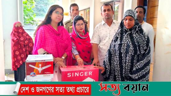 শেরপুরে এডিপি’র আওতায় নারীদের মাঝে সেলাই মেশিন ও ফ্যান বিতরণ