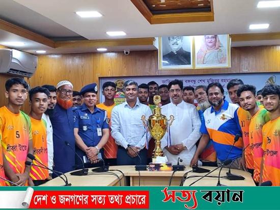 শ্রীবরদীতে  কৃতি ফুটবল  খেলোয়ারদের সংবর্ধনা প্রদান