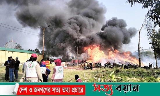 নারায়ণগঞ্জে গোডাউনে আগুন, চার ঘণ্টা ধরে নেভানোর চেষ্টা
