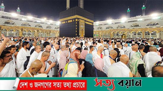 পবিত্র কাবা চত্বরে জ্ঞান হারিয়ে ফেললেন বাংলাদেশি ওমরাহ যাত্রী