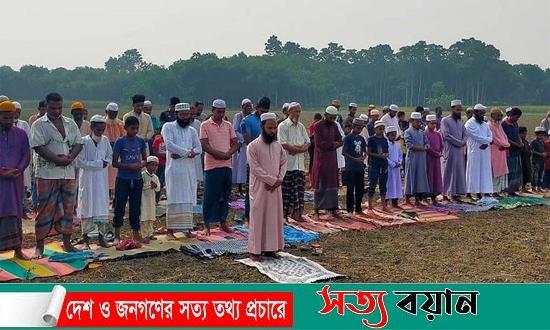 বৃষ্টির আশায় কুষ্টিয়ায় ইস্তিসকার নামাজ আদায়
