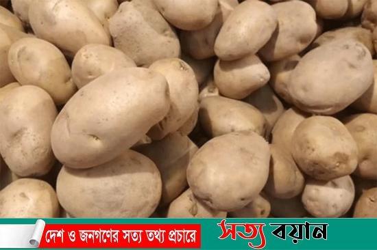 আমদানিতেও কমছে না ভারতীয় ও দেশি আলুর দাম