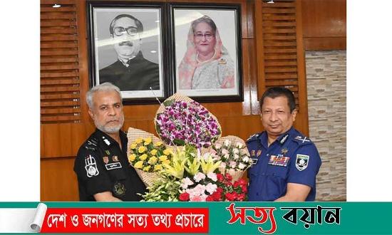 র‍্যাব মহাপরিচালক (অতিরিক্ত আইজিপি) এম খুরশীদ হোসেনকে বিদায়ি সংবর্ধনা