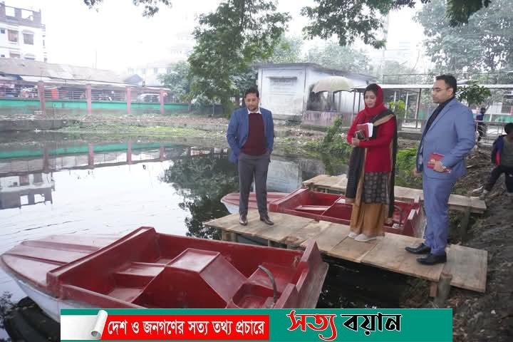শেরপুরে ডিসি লেকে আবার চালু হলো প্যাডেল বোট