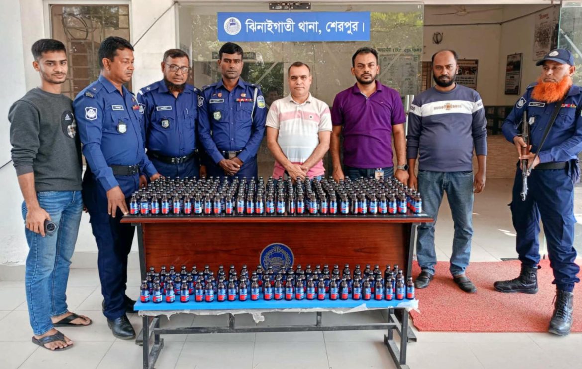 ঝিনাইগাতীতে ভারতীয় মদ সহ মাদক কারবারি গ্রেফতার