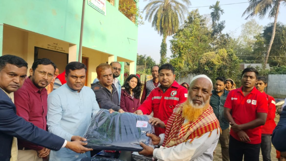 ঝিনাইগাতীতে দুই শতাধিক শীতার্ত পেলো রেড ক্রিসেন্টের কম্বল