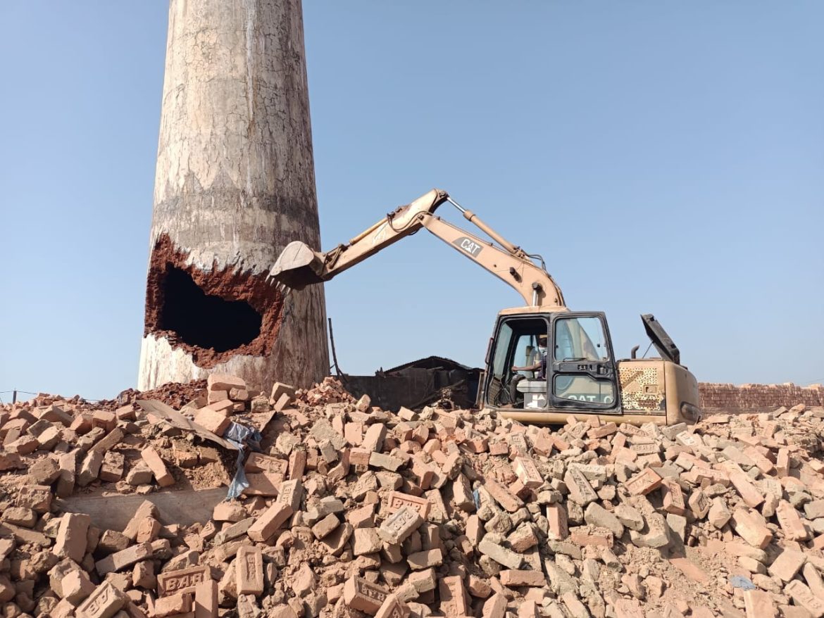 শেরপুরে অবৈধ দুই ইটভাটায় জরিমানা ও চিমনি ধ্বংস