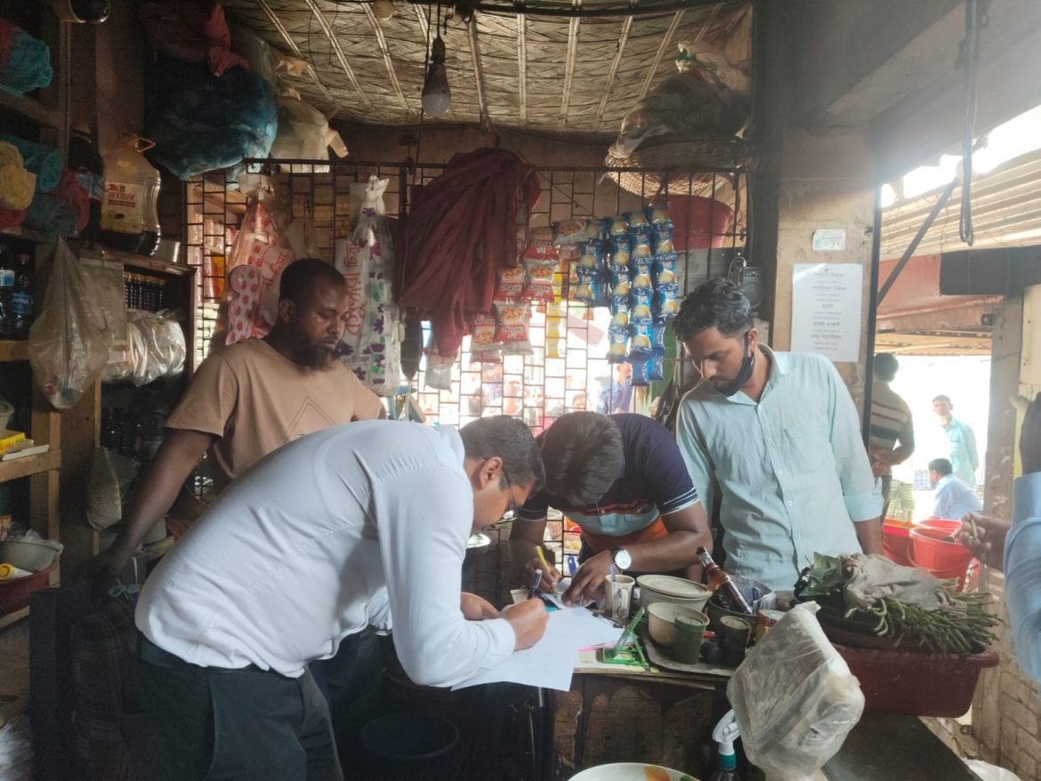 ঝিনাইগাতীতে ভ্রাম্যমাণ আদালতের অভিযানে নিষিদ্ধ পলিথিন জব্দ