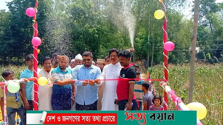 শ্রীবরদীর কুড়িকাহনীয়ায় বৈশা বিলে কাঠের সেতু উদ্বোধন
