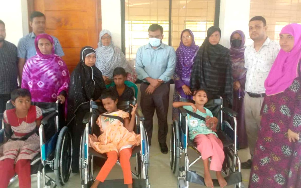 ঝিনাইগাতীতে শিক্ষার্থীদের মাঝে হুইল চেয়ার ও শ্রবণ যন্ত্র বিতরণ
