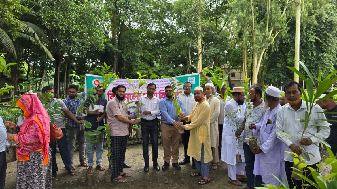 জলবায়ু পরিবর্তনের লক্ষ্যে শ্রীবরদীতে বিনামূল্যে ১৬ হাজার গাছের চারা বিতরণ
