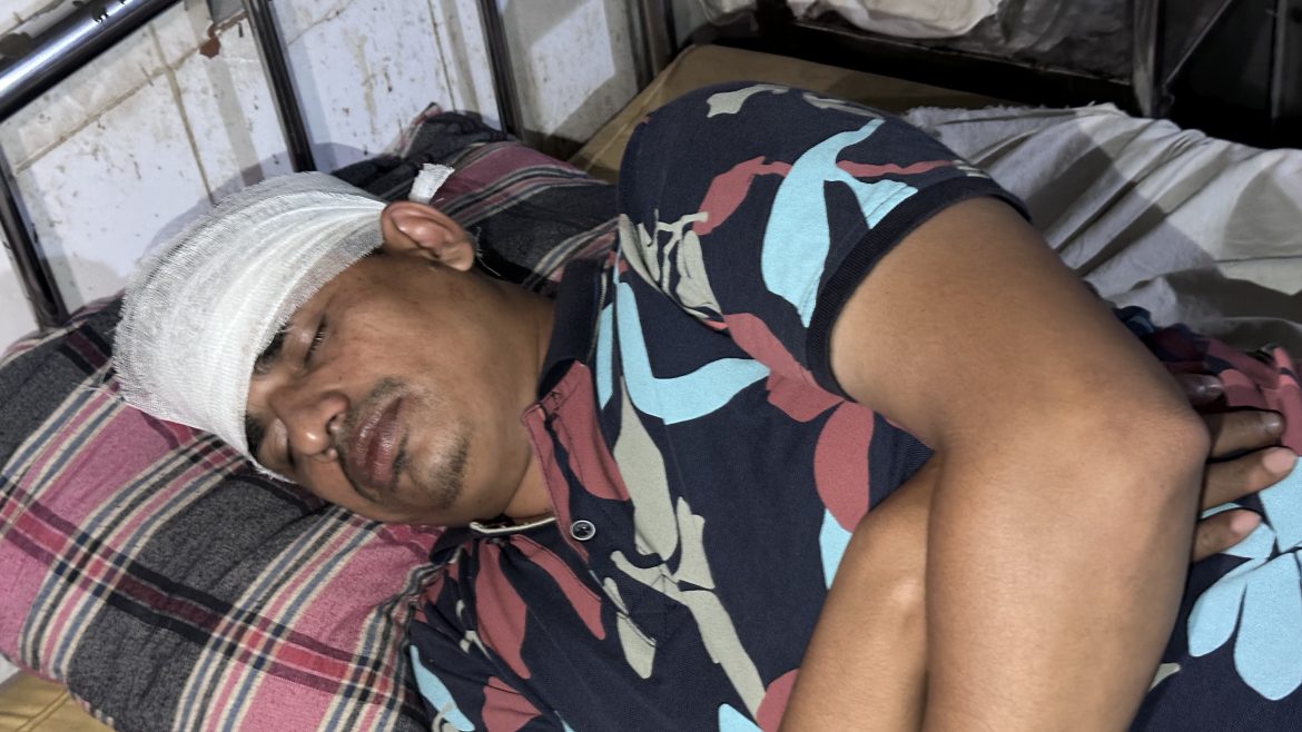 অবৈধ বালুসহ গাড়ি আটকের জেরে শেরপুরে গজনীতে বিএনপি নেতার ভাতিজার হামলা বিট কর্মকর্তা সহ আহত -২